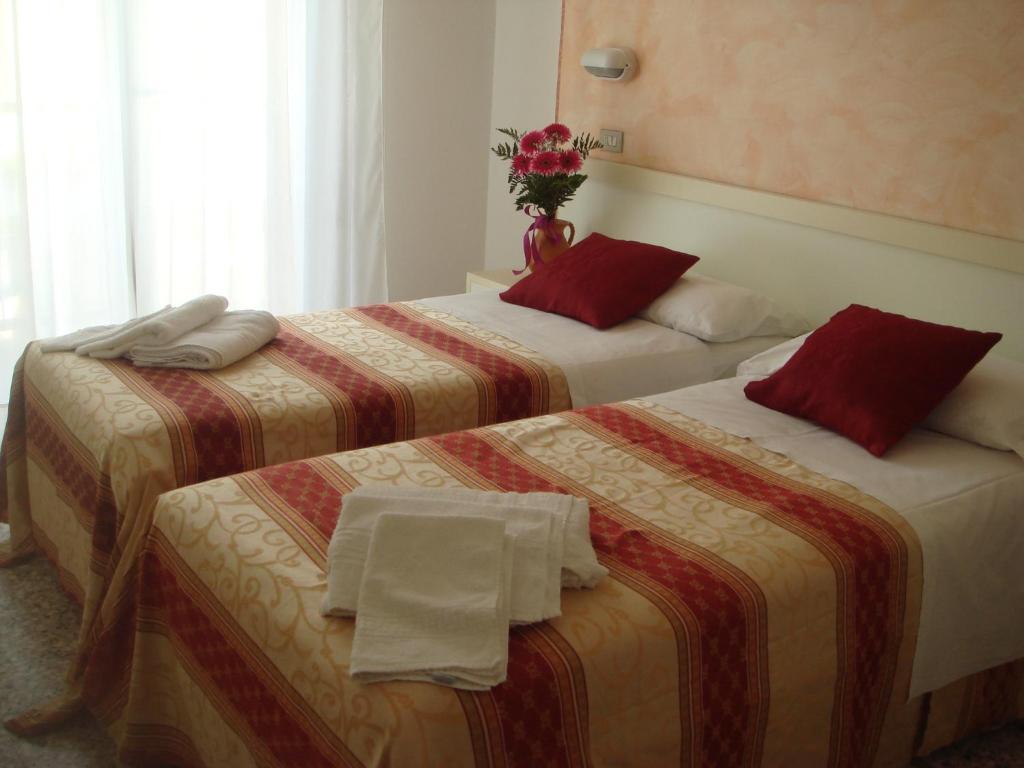 Hotel Arcade Rimini Exterior photo